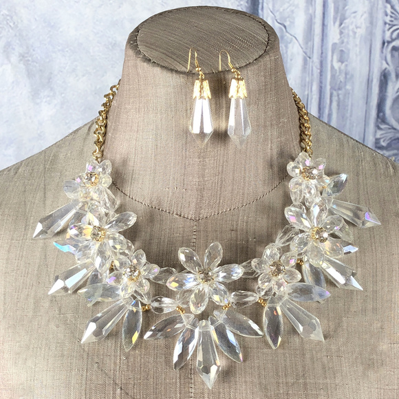 Jewelry - Chunky Flower Crystal Statement Necklace